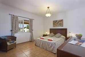 3 bedrooms, WiFi, bed sheets