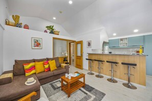 TV - Villa Eliza by Villa Plus (Albufeira)