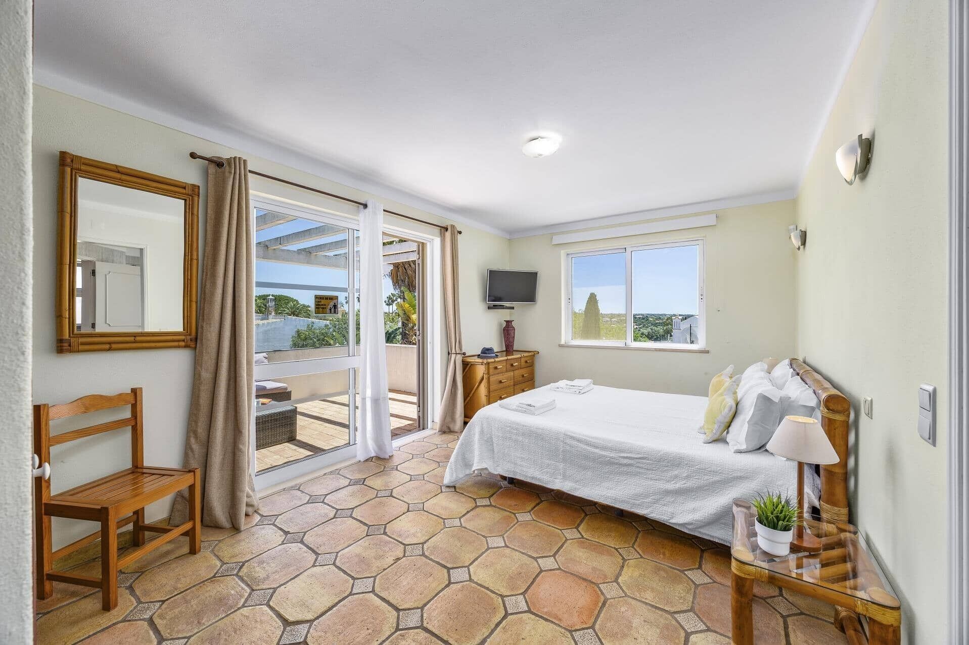 4 Schlafzimmer, Bügeleisen/Bügelbrett, kostenloses WLAN, Bettwäsche