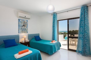 4 bedrooms, WiFi, bed sheets