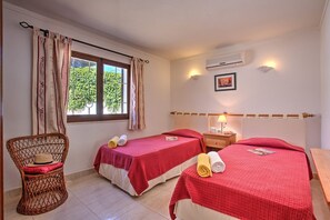 3 chambres, fer et planche à repasser, Wi-Fi gratuit, draps fournis