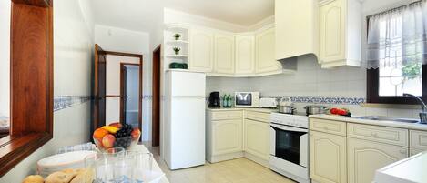 Microwave, dishwasher