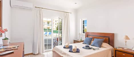 4 bedrooms, iron/ironing board, free WiFi, bed sheets