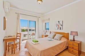 3 dormitoris, wifi i roba de llit 