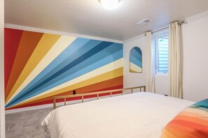 5 bedrooms, desk, iron/ironing board, travel cot