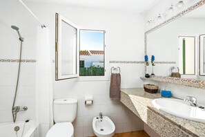 Hair dryer, towels - Villa Jessica by Villa Plus (Cap d'Artrutx)