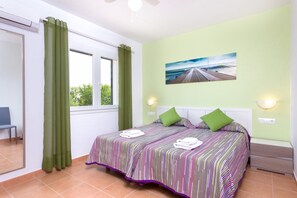 5 bedrooms, iron/ironing board, free WiFi, bed sheets