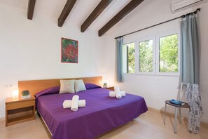 3 bedrooms, iron/ironing board, free WiFi, bed sheets