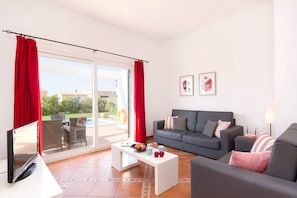 TV - Villa Torresoli by Villa Plus (Alayor)