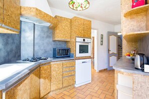 Microwave, dishwasher