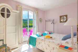 3 bedrooms, WiFi, bed sheets