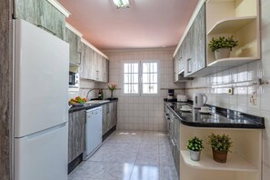 Microwave, dishwasher, coffee/tea maker - Villa Volcan by Villa Plus (Puerto del Carmen)