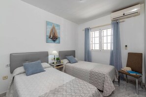 5 slaapkamers, een strijkplank/strijkijzer, gratis wifi, beddengoed