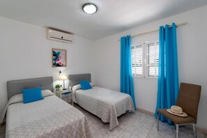 5 bedrooms, WiFi, bed sheets - Villa Volcan by Villa Plus (Puerto del Carmen)