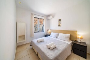 3 bedrooms, iron/ironing board, free WiFi, bed sheets