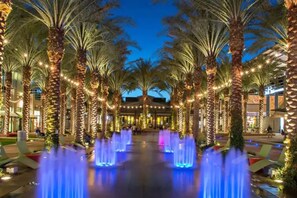 Outdoor pool, a heated pool - Designer 5 Bd Home/Fountain Pool/ Spa/ Game Patio (Phoenix)