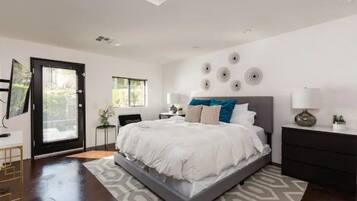 5 bedrooms, in-room safe, desk, iron/ironing board