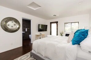 5 bedrooms, in-room safe, desk, iron/ironing board - Designer 5 Bd Home/Fountain Pool/ Spa/ Game Patio (Phoenix)