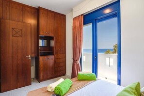3 slaapkamers, een strijkplank/strijkijzer, gratis wifi, beddengoed