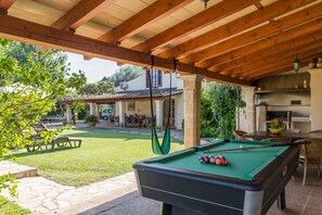 Outdoor dining - Villa Can Roig with Private Pool on the outskirts of Pollensa (Pollensa)