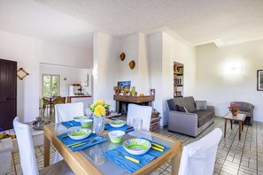 Dining - Villa Rosanna by Villa Plus (Fontane Bianche)