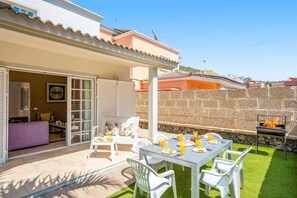 Outdoor dining - Villa Atenas by Villa Plus (Adeje)