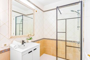Hair dryer, towels - Villa Atenas by Villa Plus (Adeje)