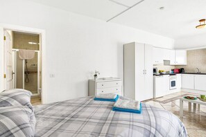 5 عدّة غرف نوم وواي فاي وملاءات أسرّة