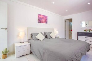 5 bedrooms, iron/ironing board, free WiFi, bed sheets