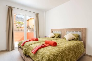 4 bedrooms, iron/ironing board, free WiFi, bed sheets