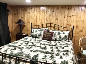 4 bedrooms, desk, iron/ironing board, free WiFi