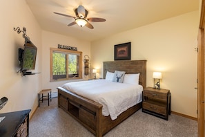 1 bedroom, free WiFi, bed sheets - 150 yds to the Gondola/Shared Pool and Hot Tub Access/Private Patio (Keystone)