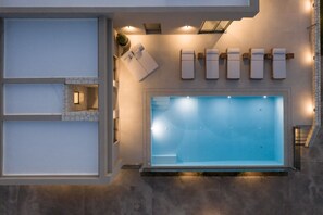 Outdoor pool, an infinity pool