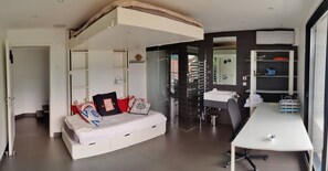 4 chambres, bureau, fer et planche à repasser, accès au Wi-Fi (inclus)