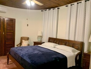 5 dormitorios, caja fuerte, tabla de planchar con plancha y wifi gratis