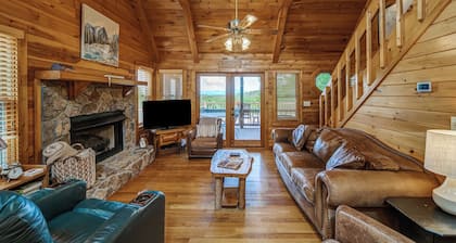 Stunning long-range mountain views, perfect getaway with paved roads all the way