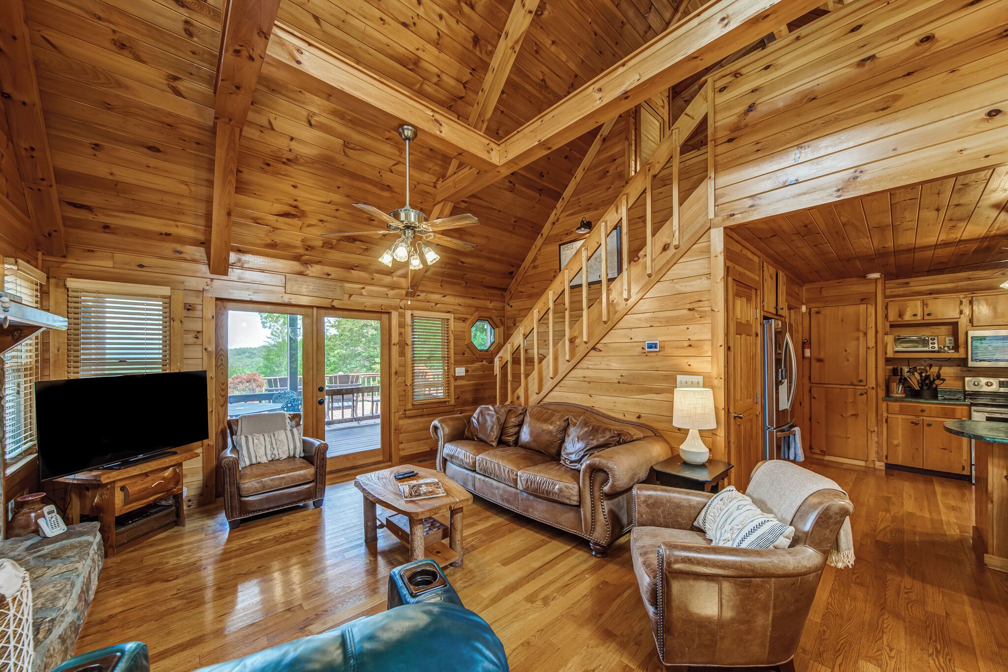 Smart-TV, peis, videospill og DVD-spiller