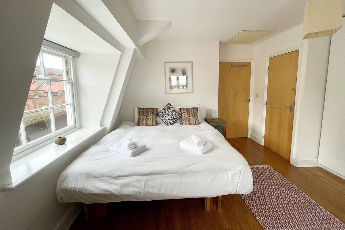 City Apartment, Private Bathroom