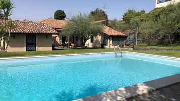 Piscina coperta, piscina all'aperto