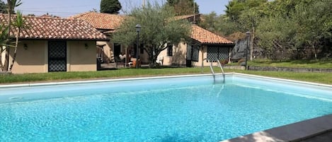 Innenpool, Außenpool