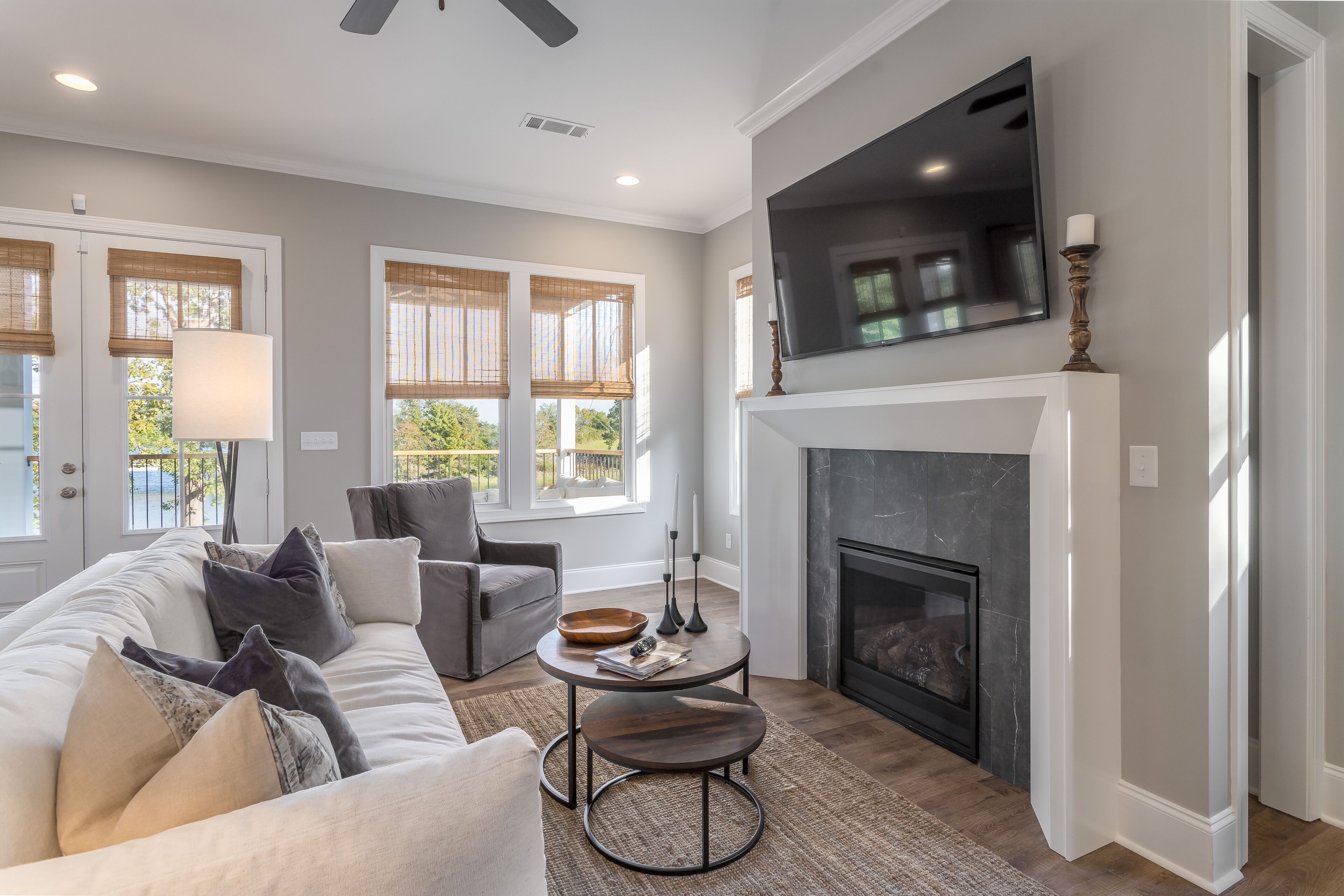 Smart TV, fireplace, stereo