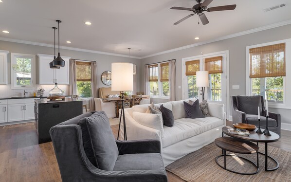 Téléviseur connecté, foyer, chaîne audio