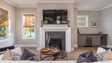 Smart TV, fireplace, stereo