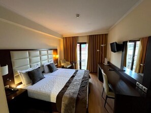 Een minibar, een bureau, geluiddichte muren, gratis wifi