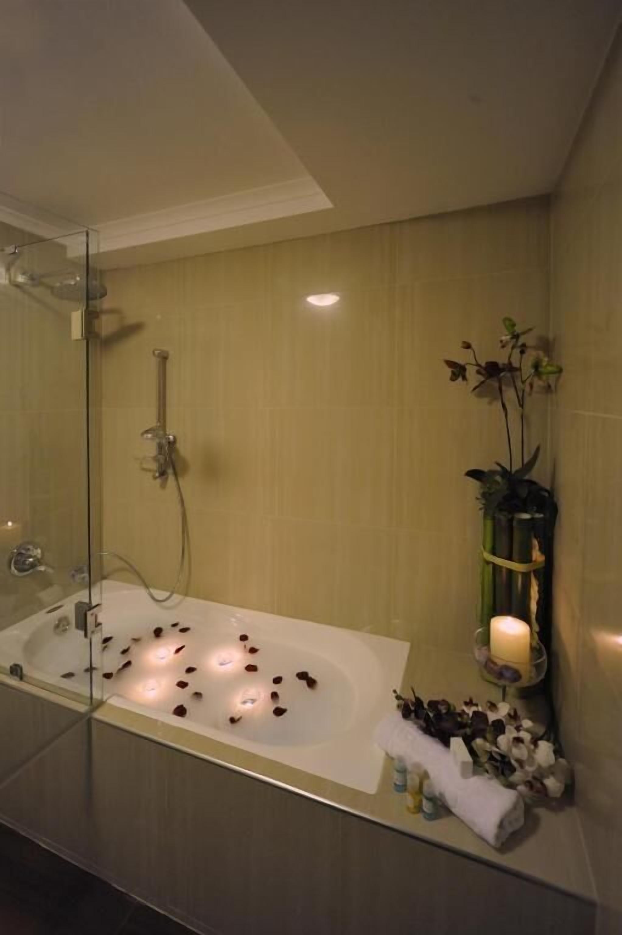 Basic Double Room | Bathroom