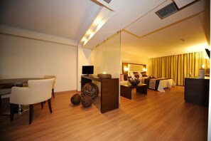 42-inch LED TV with cable channels, TV - Europa Hotel (Kastoria)