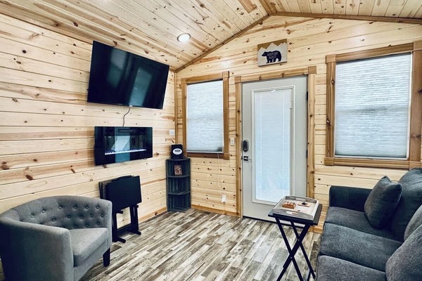 Smart TV, fireplace