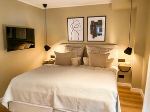 2 bedrooms, in-room safe, iron/ironing board, travel crib
