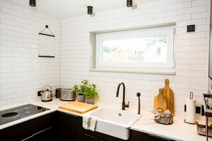 ثلاجة، ميكروويف، فرن، موقد طهي مسطح