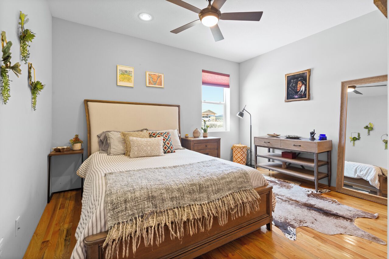 2 bedrooms, iron/ironing board, travel crib, WiFi (free)